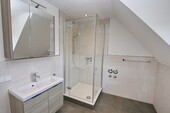 Bad mit Dusche - 