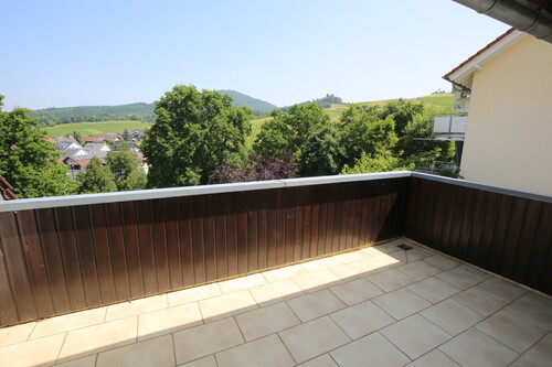 großer Balkon - 4.5 Zimmerwohnung mit 107,01 m&sup2; in Baden-Baden zur Miete