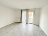 Schlafzimmer 1 mit kleinem Balkon - 3- Zimmerwohnung mit 97,00 m&sup2; in Karlsruhe zur Miete