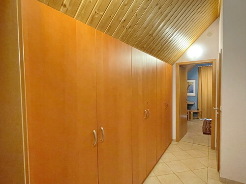Flur mit Einbauschrank - 