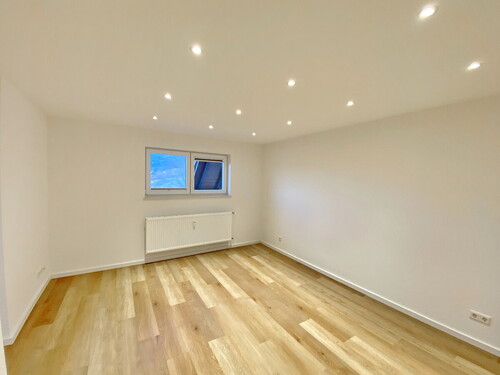 Wohnzimmer - 4 Zimmer 4- Zimmerwohnung zur Miete in Baden-Baden