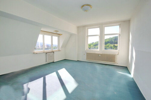 Wohnzimmer ist Zustand - 2 Zimmer 2- Zimmerwohnung zum Kaufen in Baden-Baden