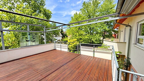 Terrasse im OG - 18 Zimmer Mehrfamilienhaus, Wohnhaus in Ottersweier