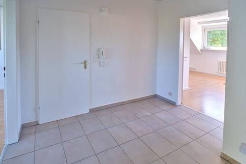 Eingangsbereich - 2 Zimmer Etagenwohnung zur Miete in Neu-Isenburg