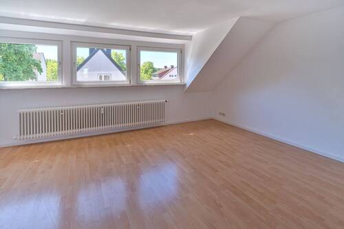 Wohnzimmer - 2 Zimmer Etagenwohnung in Neu-Isenburg