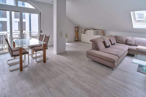 Helles Wohnzimmer - Etagenwohnung mit 62,00 m&sup2; in Langen (Hessen) zum Kaufen