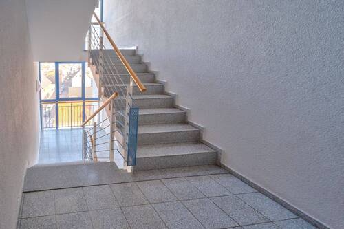 Treppenhaus - 3 Zimmer Etagenwohnung zum Kaufen in Dreieich