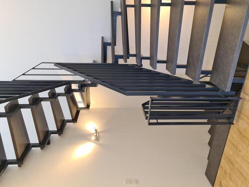 Foto 18_Treppe zum DG - 