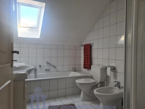 28 - Großzügiges Wohnhaus mit Einliegerwohnung in Höhenlage von Neunkirchen