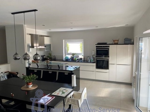 Esszimmer/Küche - 7 Zimmer Einfamilienhaus zum Kaufen in Homburg