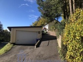 Zufahrt mit Garage - 