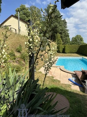 Westansicht mit Pool - 
