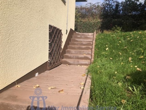 Außentreppe zur Rückseite - 