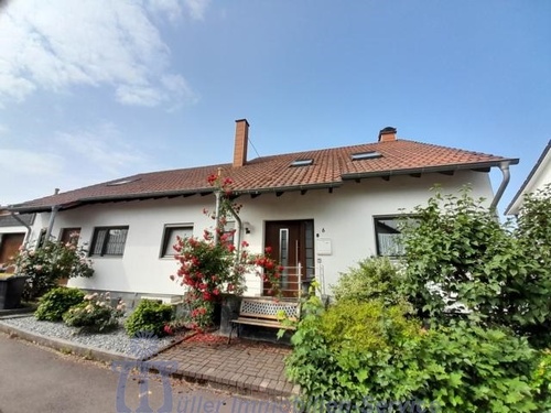 1. Bild - Großzügiges Wohnhaus mit ELW zentral zwischen Homburg und Zweibrücken