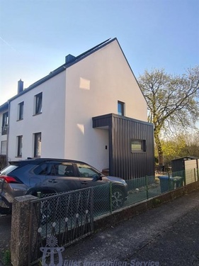 Seitenansicht - 5 Zimmer Doppelhaushälfte zum Kaufen in Homburg