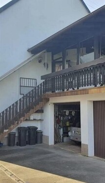 Anbau mit Garagen und Balkon - 11 Zimmer Einfamilienhaus in Brücken