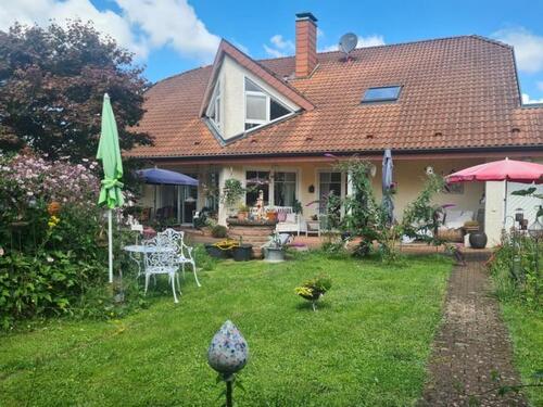 Vorderansicht - Großzügiges Wohnhaus mit Einliegerwohnung in Höhenlage von Neunkirchen