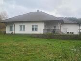 Rückseite - Neuwertiger Walmdachbungalow - Wohnen auf einer Ebene