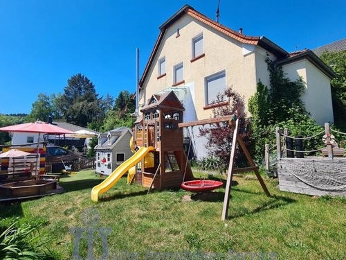 Foto 2_Außenansicht - 7 Zimmer Einfamilienhaus zum Kaufen in Blieskastel