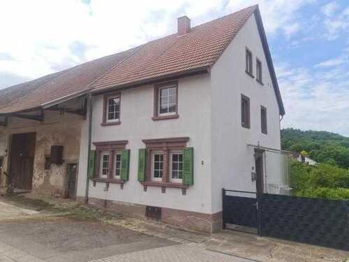 Foto 1_Bauernhaus Frontansicht - Stilvolles Bauernhaus mit Stallungen und Scheune
