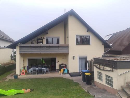 1. Rückansicht - Großzügiges topgepflegtes 1- bis 2-Familienhaus in bester Wohnlage von Bexbach