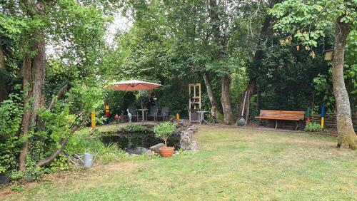 parkähnliche Gartenanlage - Lichtdurchflutete 3 ZKB - ETW in topgepflegtem Sechsfamilienhaus