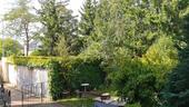 Gartenansicht und Garagen - 