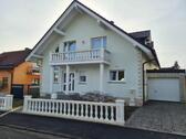 Foto 2_Vorderansicht - 6 Zimmer Einfamilienhaus zum Kaufen in Homburg
