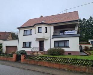 Großzügiges Villenanwesen mit Erkerfassade in Höhenlage von Neunkirchen