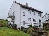 Foto 1_Rückansicht - Topgepflegtes 1- bis 2-Familienhaus in idyllischer Ortsrandlage von Schönenberg-Kübelberg