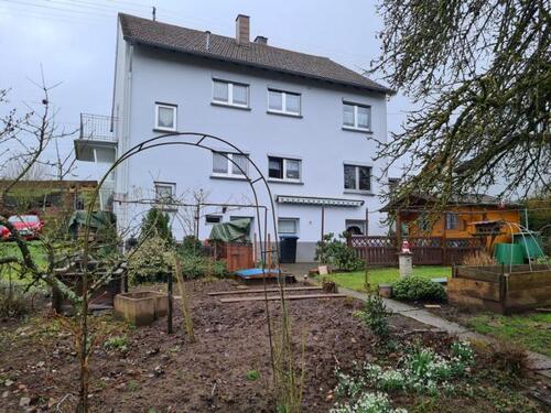 Foto 2_Rückansicht - 8 Zimmer Einfamilienhaus zum Kaufen in Schönenberg-Kübelberg