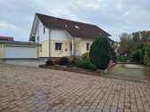 Foto 1_Vorderansicht - Neuwertiges Komforthaus in schöner Stadtrandlage von Homburg