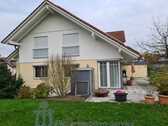 Foto 3_Rück-Seitenansicht - 7 Zimmer Einfamilienhaus in Homburg