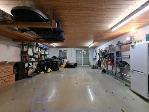 Foto 29_Doppelgarage mit Ausgang zum Garten - 