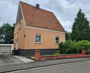 Gepflegtes freistehendes Einfamilienhaus mit großem Grundstück und 3 Garagen - Bexbach