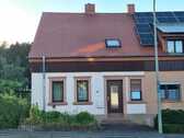 Foto 1_Vorderansicht - Hübsch renoviertes Einfamilienhaus in schöner Ortsrandlage von Brücken