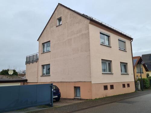 Foto 3_Seitenansicht - Freistehendes gepflegtes 3-Familienhaus in gesuchter Lage für Eigennutzer und Kapitalanleger
