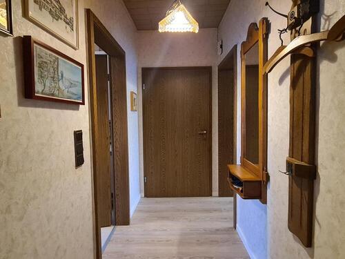 Foto 5_Flur Whg. EG - 6 Zimmer Mehrfamilienhaus, Wohnhaus zum Kaufen in Kirkel