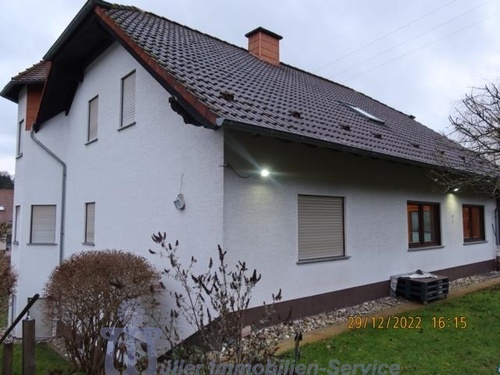 4_Rückansicht - 9 Zimmer Einfamilienhaus in Homburg