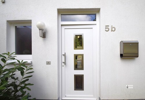 Hauseingangstür - 5 Zimmer Reihenendhaus in Syke
