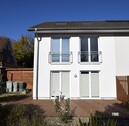 Südseite mit gepflasterer Terrasse - 
