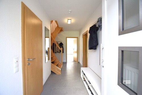 Blick in den Hausflur - Reihenendhaus mit 147,00 m² in Syke zum Kaufen
