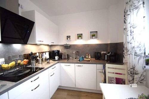 Einbauküche kann übernommen werden - Neubau EG-Whg. links mit Terrasse und Garten Garage und 2 Abstellräumen + Luft-Wärme-Heizung