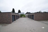 Garagenhof mit Stellplätzen - 