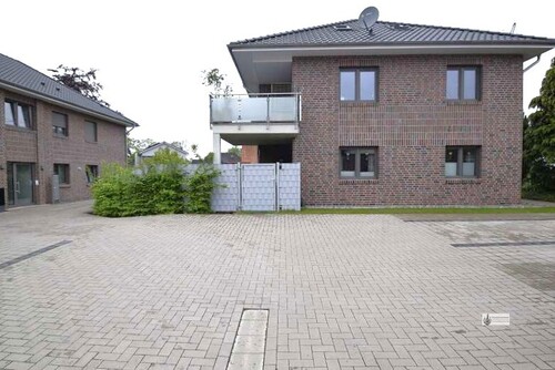 Wohnhaus mit Terrassenverblendung - 