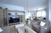 Blick von der Sofaecke bis in die Küche - 