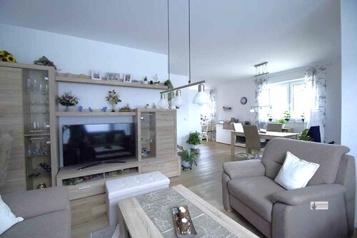 Blick von der Sofaecke bis in die Küche - 
