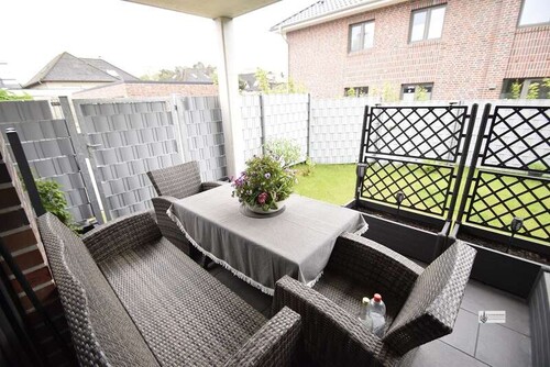 Sitzgruppe auf der überdachten Terrasse - 