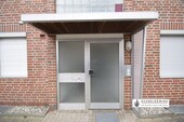 überdachter Hauseingang - 2 Zimmer Erdgeschoßwohnung zur Miete in Syke