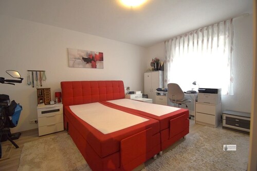 Schlafzimmer mit Boxspringbett - 
